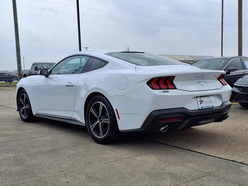 Used 2025 Ford Mustang Coupe image 7