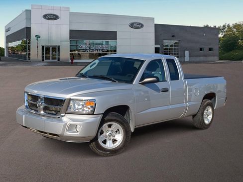 Used 2011 Dodge Dakota ST image 1