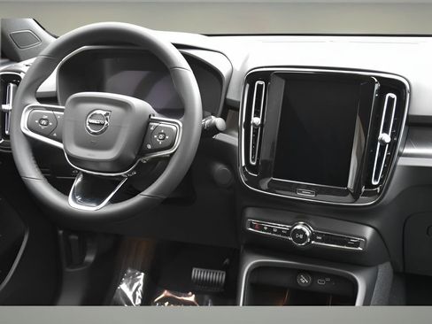 Certified 2024 Volvo C40 P8 Recharge Plus w/ Climate Package image 16