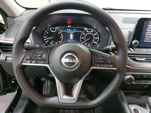 Certified 2025 Nissan Altima 2.5 SV image 18