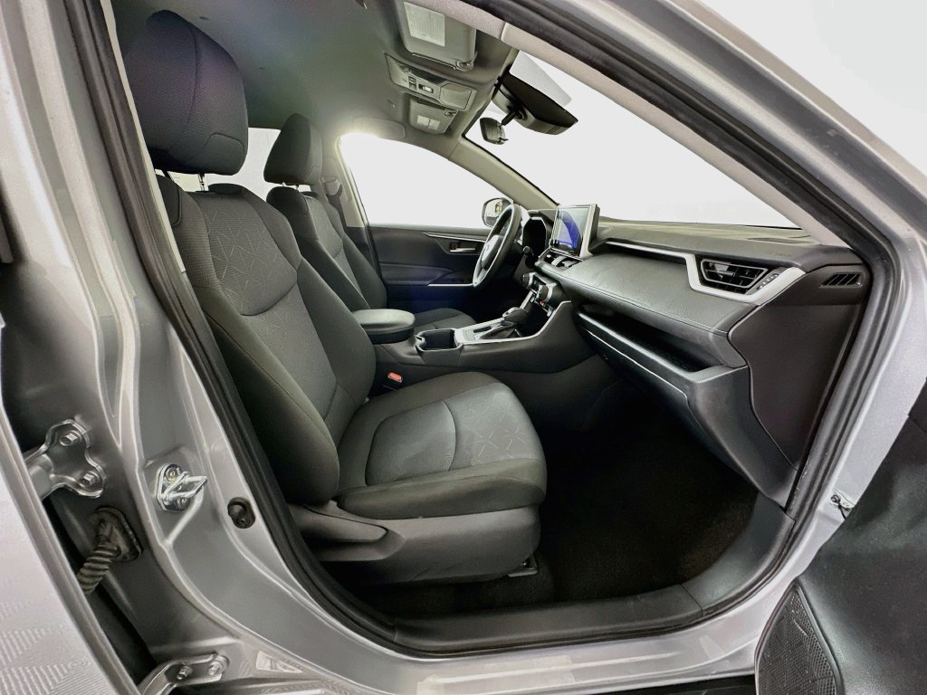 Certified 2025 Toyota RAV4 XLE FWD image 27