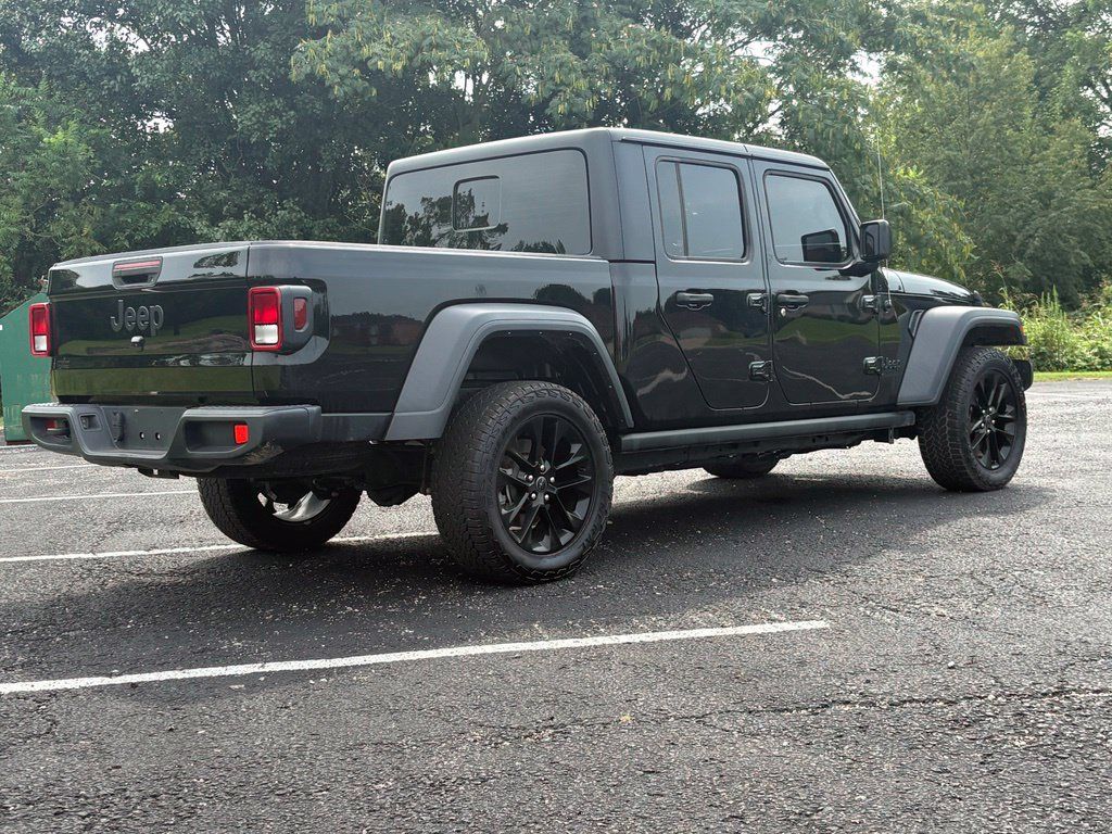 Used 2023 Jeep Gladiator Sport AWD/4WD image 4