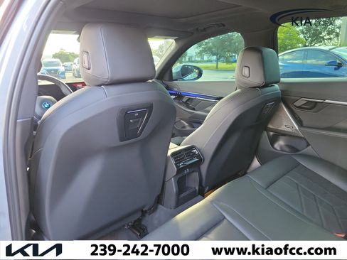 Used 2025 BMW i5 xDrive40 w/ M Sport Package AWD/4WD image 15