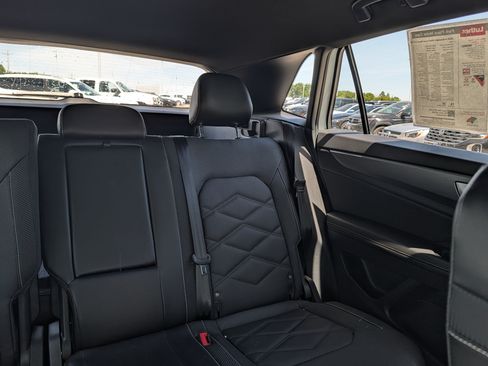 Certified 2024 Volkswagen Atlas Cross Sport SE AWD/4WD image 14