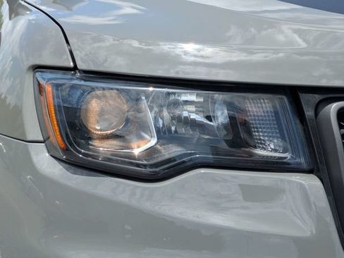 Used 2020 Jeep Grand Cherokee Trailhawk AWD/4WD image 11