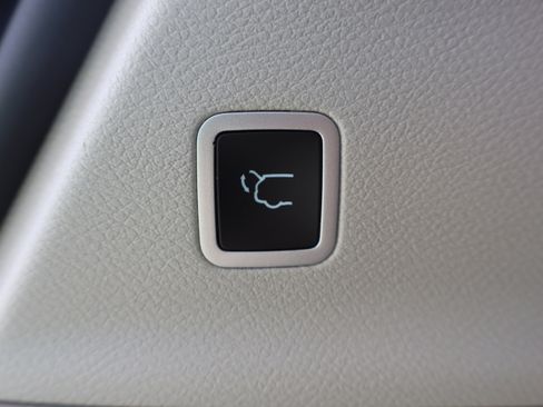 Used 2023 Chrysler Pacifica Touring-L FWD image 27