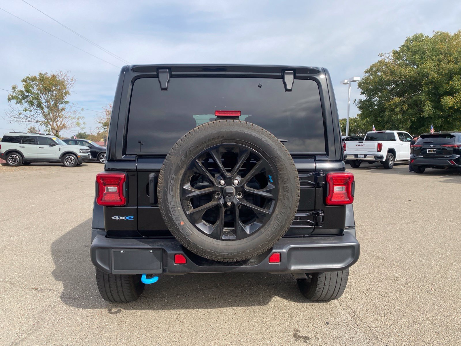 Used 2022 Jeep Wrangler Unlimited Sahara AWD/4WD image 6