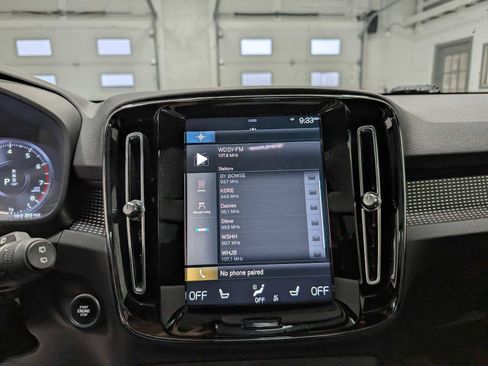 Used 2021 Volvo XC40 T5 R-Design w/ Advanced Package image 25