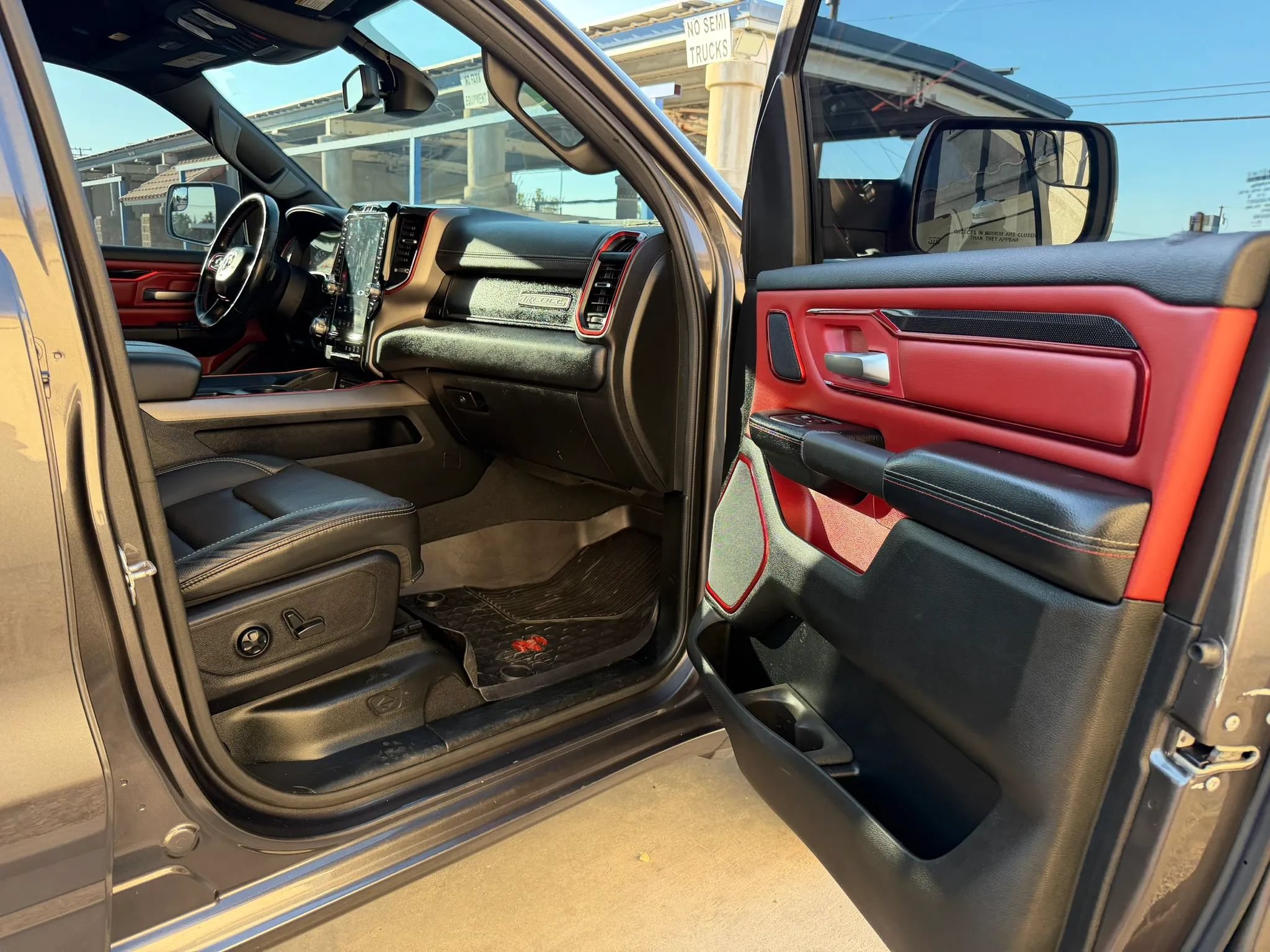 Used 2019 RAM 1500 Rebel w/ Rebel Level 2 Equipment Group AWD/4WD image 4
