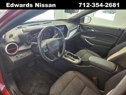 Used 2024 Chevrolet Trax RS w/ Sunroof Package image 18