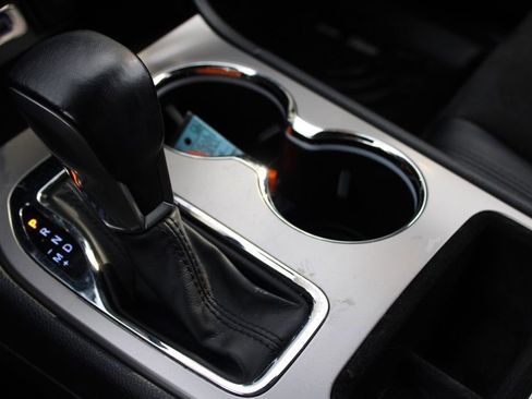 Used 2021 Jeep Grand Cherokee Laredo X image 41