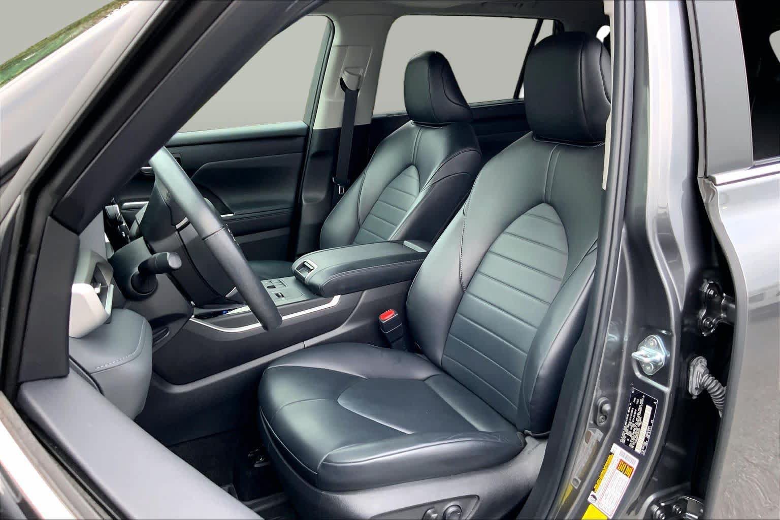Used 2023 Toyota Highlander XLE FWD image 7