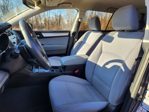 Used 2019 Subaru Outback 2.5i Premium image 10