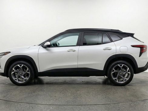 Used 2025 Chevrolet Trax LT image 5