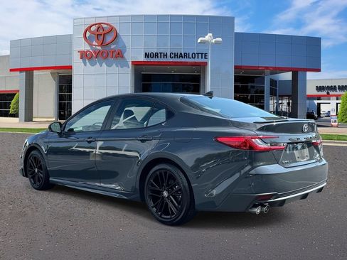 Used 2025 Toyota Camry SE FWD image 5