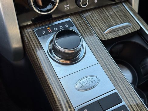 Used 2018 Land Rover Range Rover HSE image 32