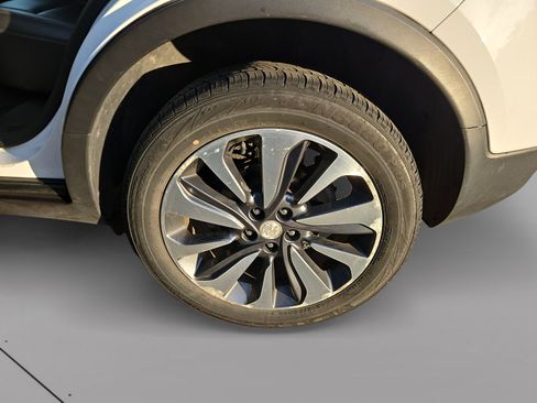 Used 2020 Buick Encore Essence FWD image 14