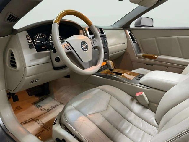 Used 2005 Cadillac XLR RWD image 59