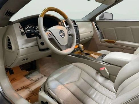 Used 2005 Cadillac XLR RWD image 59