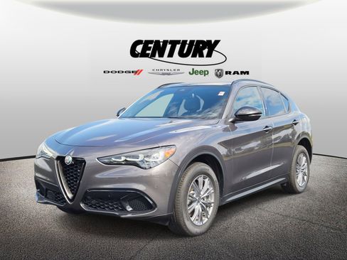 Used 2024 Alfa Romeo Stelvio Sprint image 8