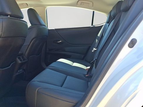 Used 2023 Lexus ES 350 w/ Premium Package FWD image 9