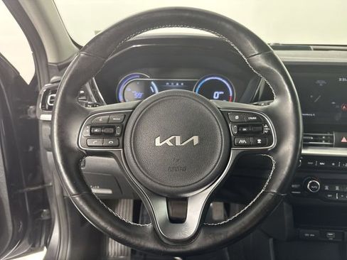 Used 2022 Kia Niro EX w/ Cold Weather Package FWD image 11