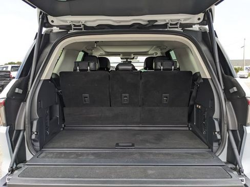 Used 2025 Lincoln Navigator Reserve AWD/4WD image 13