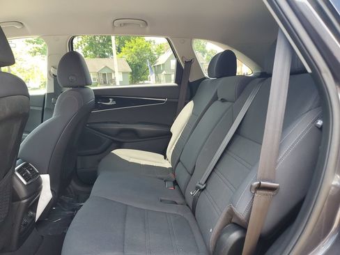Used 2019 Kia Sorento AWD image 9