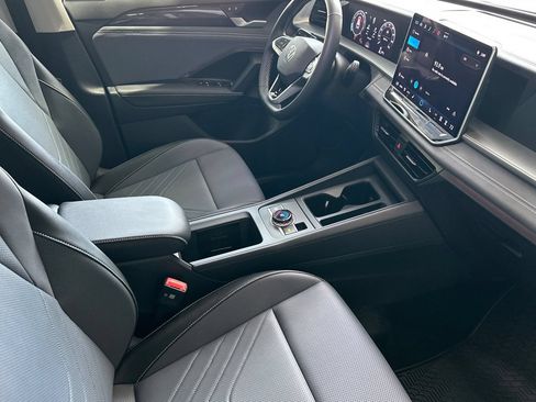 New 2026 Volkswagen Tiguan SE FWD image 14