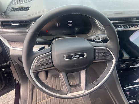 Used 2023 Jeep Grand Cherokee L Limited w/ Black Appearance Package AWD/4WD image 13