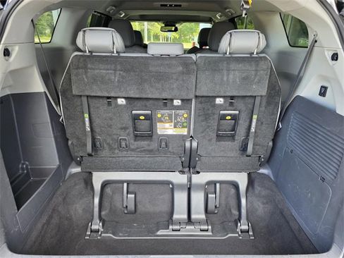Used 2022 Toyota Sienna XLE image 13