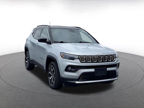 Used 2025 Jeep Compass Limited AWD/4WD image 3