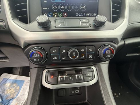 Certified 2023 GMC Acadia SLT image 12