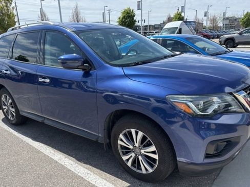 Used 2017 Nissan Pathfinder S image 2