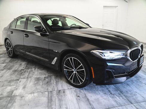 Used 2023 BMW 530e xDrive w/ Premium Package image 3