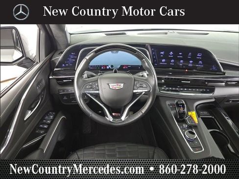 Used 2023 Cadillac Escalade V w/ LPO, ONYX Package image 28