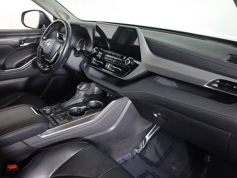 Used 2022 Toyota Highlander Platinum image 34