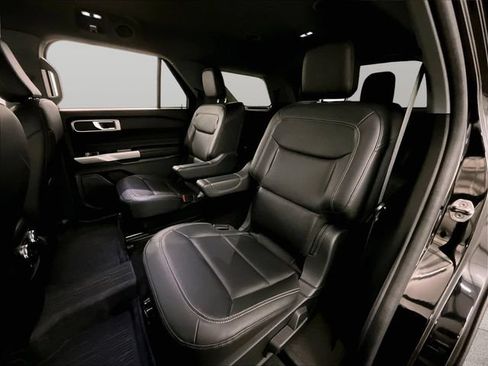 Used 2022 Ford Explorer XLT w/ Equipment Group 202A AWD/4WD image 25