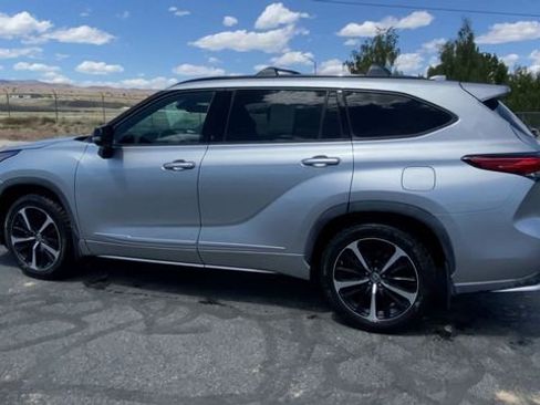 Used 2022 Toyota Highlander XSE AWD/4WD image 6