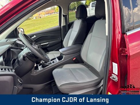 Used 2017 Ford Escape SE w/ Equipment Group 201A FWD image 11