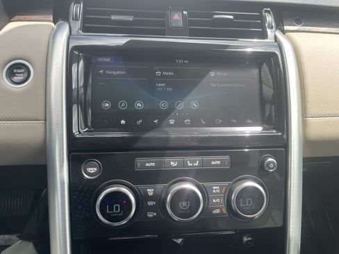 Used 2017 Land Rover Discovery HSE AWD/4WD image 20