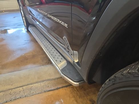 Used 2023 Jeep Grand Cherokee Limited RWD image 31