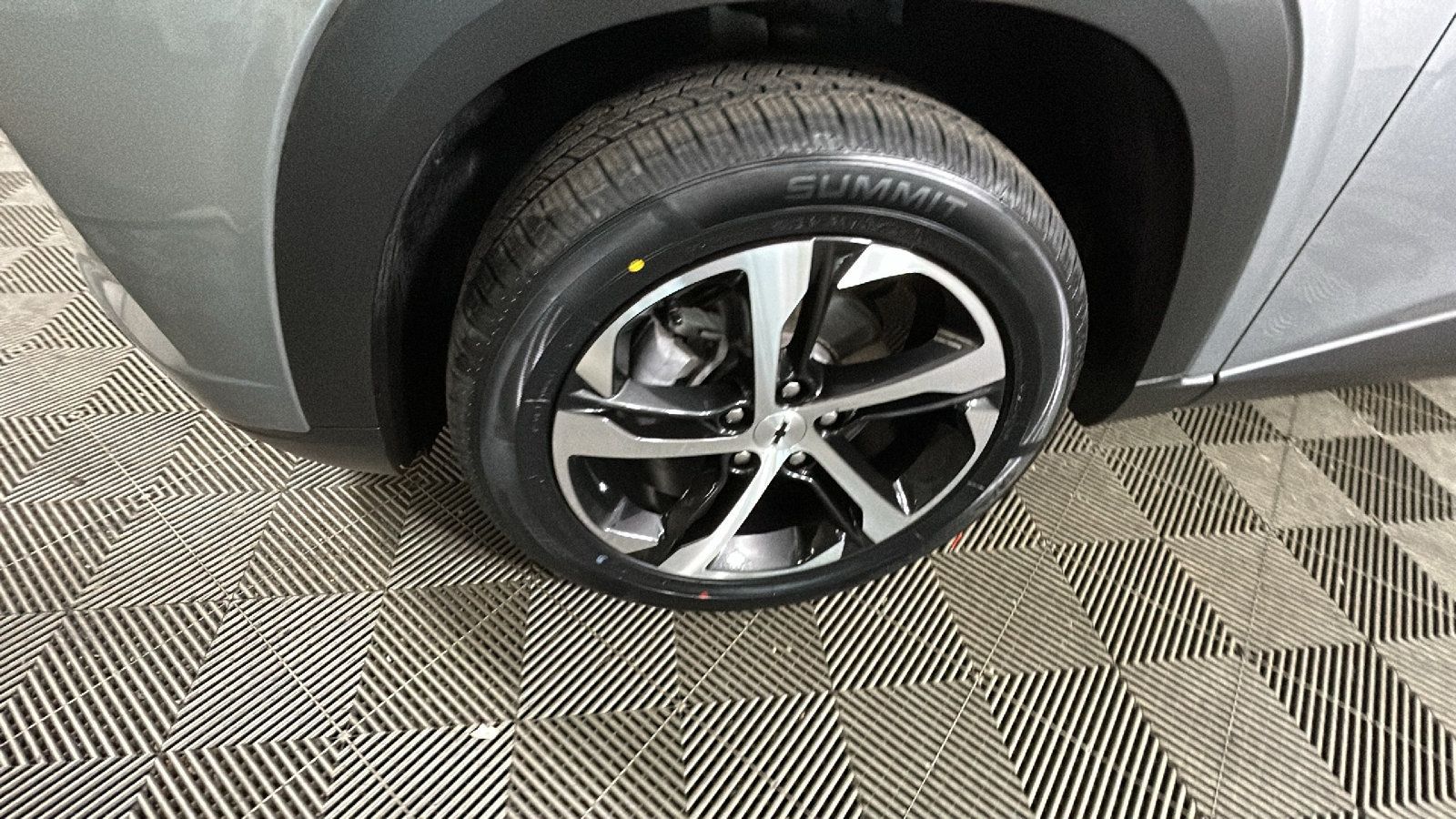 Used 2024 Chevrolet Trax RS w/ Driver Confidence Package FWD image 11