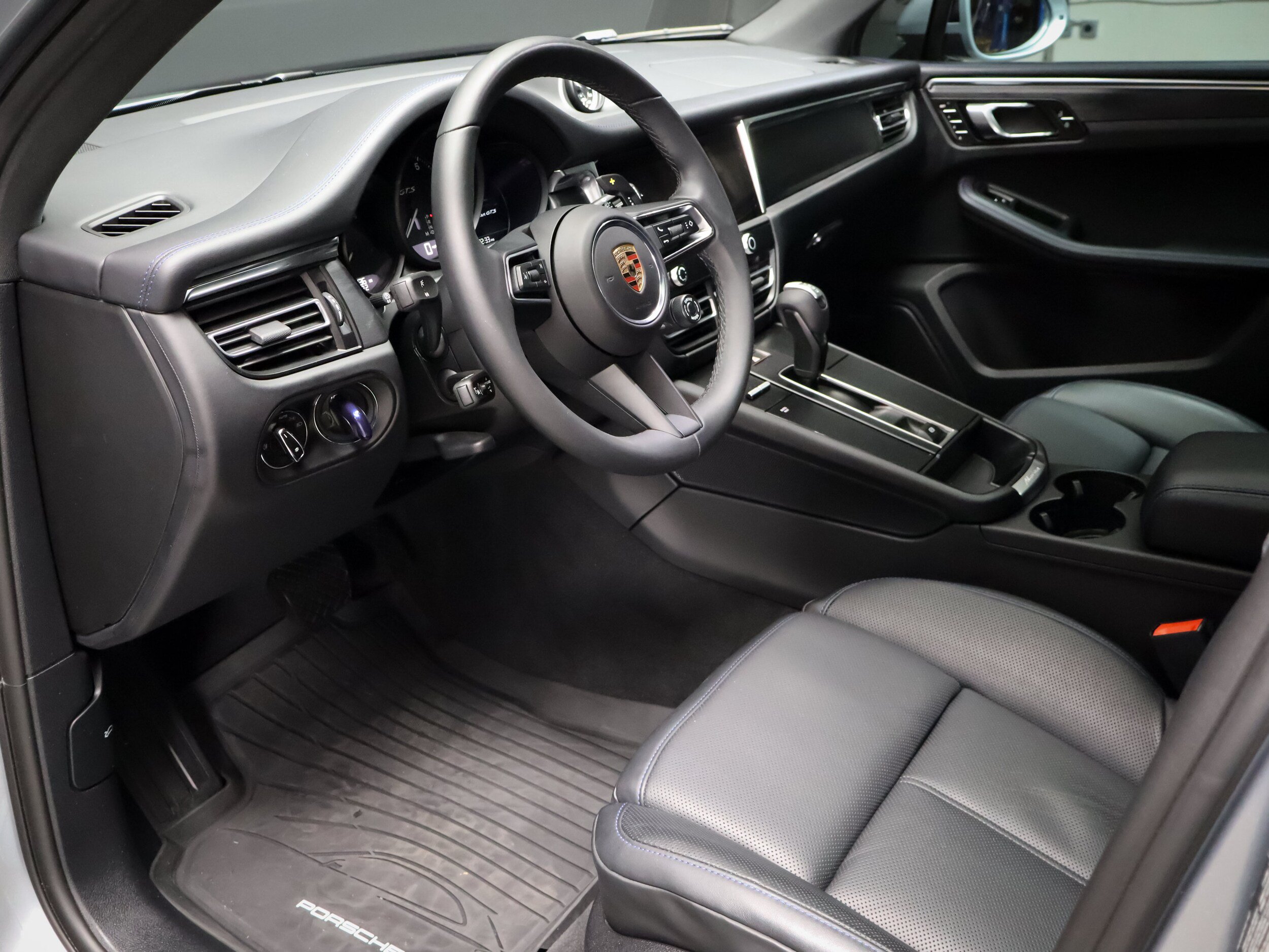 Certified 2025 Porsche Macan GTS AWD/4WD image 22