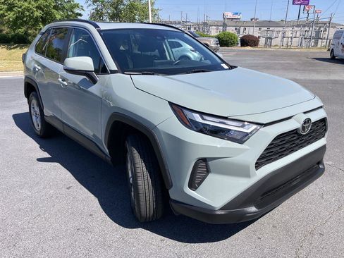 Used 2022 Toyota RAV4 XLE w/ Convenience Package image 7
