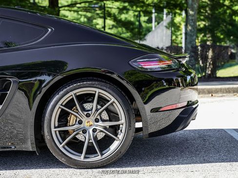 Used 2017 Porsche 718 Cayman RWD image 3