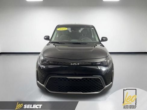 Used 2025 Kia Soul LX FWD image 2