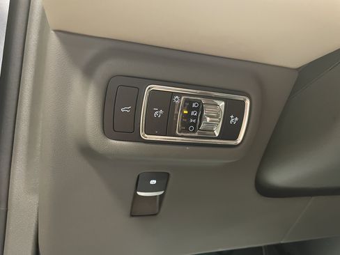 Used 2024 Lincoln Nautilus Reserve w/ Equipment Group 202A image 19