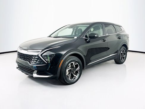 Used 2025 Kia Sportage LX image 3