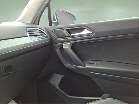 Used 2020 Volkswagen Tiguan SEL image 21